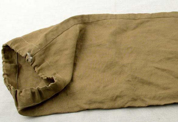 A small duffle bag given to Genia Wohlfeiler who worked in Oskar Schindler’s factory in Brünnlitz